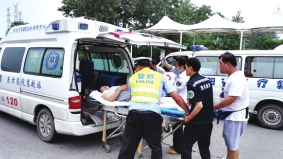 救護車進小區(qū)受阻是怎么回事？救護車廠家?guī)懔私馐虑槭寄?1